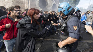 Ιταλία: Πορεία κατά του οργανωμένου εγκλήματος στην παραθαλάσσια περιοχή της Ρώμης Όστια