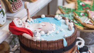 Ο Άη Βασίλης κάνει… spa: Τρισδιάστατα γλυκά «γλυπτά» με χριστουγεννιάτικο χρώμα