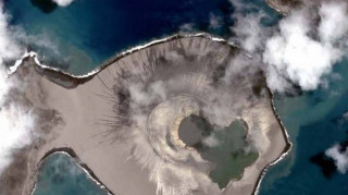 Το νεότερο νησί της γης είναι μόλις... τριών χρόνων – και μπορεί να τριανταρίσει!