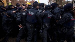 Ισπανία: Η Μαδρίτη αποσύρει τις αστυνομικές ενισχύσεις που είχε στείλει στην Καταλονία
