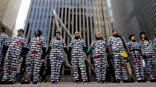 «Το μέλλον είναι γένους θηλυκού»: Μαζικό «παρών» στην Πορεία των Γυναικών