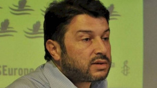 ΕΕ: Ανησυχητική η ανατροπή της απόφασης απελευθέρωσης του προέδρου της Διεθνούς Αμνηστίας