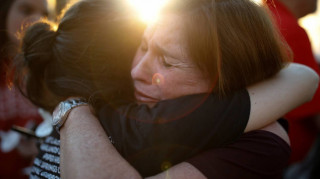 ΗΠΑ: Θλίψη και οργή για την πολύνεκρη τραγωδία στη Φλόριντα