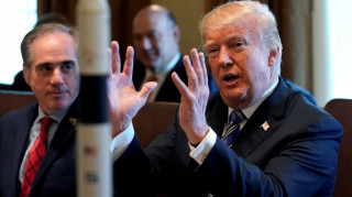 Τηλεφωνικές επικοινωνίες Τραμπ με Μακρόν, Σι και Άμπε για τη Β. Κορέα