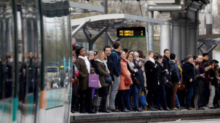Η «μαύρη Τρίτη» των μεταφορών στη Γαλλία: Καθηλωμένα τα τρένα και τα αεροπλάνα