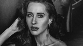 Τζέσικα Μαρλόνι: Εντυπωσιακή η παράνυφος της Μέγκαν Μαρκλ