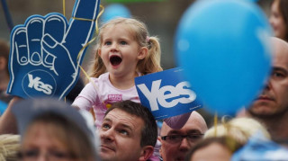 Μαζική διαδήλωση στη Γλασκώβη υπέρ της ανεξαρτησίας της Σκωτίας