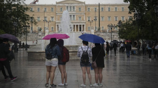 Καιρός: Καταιγίδες και πτώση της θερμοκρασίας αύριο, Κυριακή