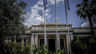 Μαξίμου: Ο Μητσοτάκης βγήκε στο εξωτερικό για να υπονομεύσει ξανά τη χώρα