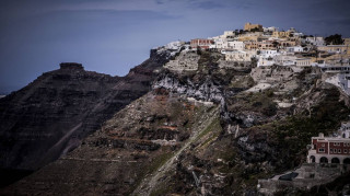 Πώς λιώνουν οι τεκτονικές πλάκες που συγκλίνουν κάτω από τη Σαντορίνη