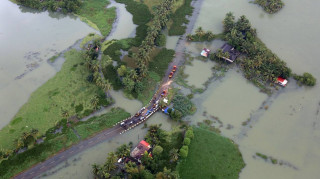 Ινδία: Στους 445 οι νεκροί από τις πλημμύρες