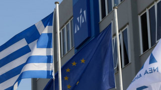 ΝΔ σε Μέγαρο Μαξίμου: Ο κόσμος το 'χει τούμπανο κι αυτοί κρυφό καμάρι