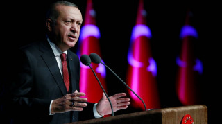 Συρία: Με εισβολή στο Μανμπίτζ απειλεί ο Ερντογάν, αν οι ΗΠΑ δεν απομακρύνουν τους Κούρδους