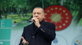 Ο Ερντογάν απειλεί με επίθεση «οποιαδήποτε στιγμή»: Θα τους ξεφορτωθούμε