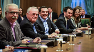 Υπουργικό συμβούλιο: 15.000 προσλήψεις στην Παιδεία υποσχέθηκε ο Τσίπρας