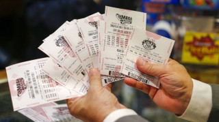 Mega Millions - ΗΠΑ: Το μεγαλύτερο χριστουγεννιάτικο τζακ ποτ δίνει περισσότερα από 300.000 εκατ.