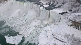 Χάρμα οφθαλμών οι παγωμένοι καταρράκτες του Νιαγάρα