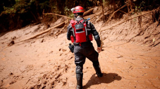 Βραζιλία: Άρχισαν ξανά οι έρευνες για τους 300 αγνοουμένους από την κατάρρευση του φράγματος