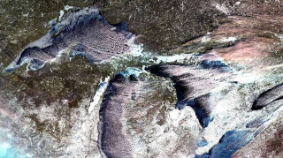 Απίστευτες εικόνες: Οι χαμηλές θερμοκρασίες πάγωσαν μεγάλες λίμνες των ΗΠΑ