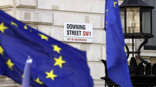 Πιθανή η καθυστέρηση του Brexit αν το κοινοβούλιο απορρίψει τη συμφωνία της Μέι