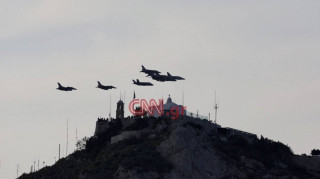 Εντυπωσιακές εικόνες από την άσκηση «Ηνίοχος 2019»: Αεροσκάφη κατέκλυσαν τον ουρανό της Αθήνας