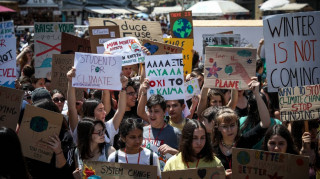 Μαθητική πορεία στο κέντρο της Αθήνας για την κλιματική αλλαγή