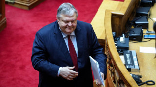 Συγκινημένος στην τελευταία ομιλία στη Βουλή ο Βενιζέλος - Χειροκροτήθηκε κι από τον ΣΥΡΙΖΑ