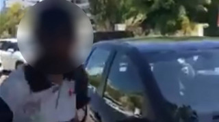 Βίντεο σοκ: Επίθεση σε οικογένεια τουριστών στο κέντρο των Χανίων