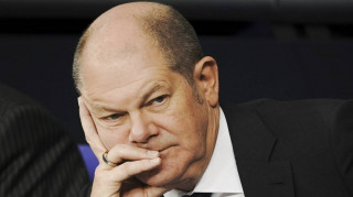 Γερμανία: Δεν παραιτείται, παρά την ήττα, ο Σολτς