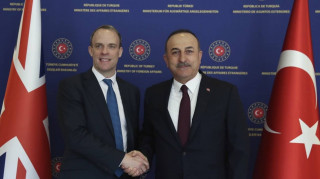 Προκαλεί ο Τσαβούσογλου: Η Ελλάδα δίνει όπλα σε κατοίκους - Πυροβόλησαν πισώπλατα δύο πρόσφυγες