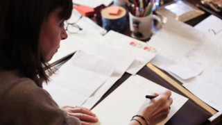 Συγκινημένη από τα γράμματα που έλαβε από μαθητές, δηλώνει η Κατερίνα Σακελλαροπούλου