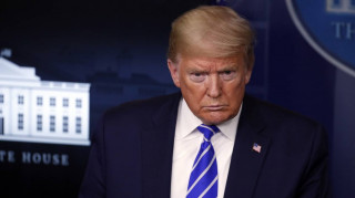 Κορωνοϊός: Ο Τραμπ προτείνει ενδοφλέβια χορήγηση απολυμαντικού και ακτινοβόληση ασθενών