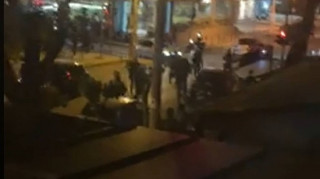 Ένταση στην Αγία Παρασκευή: Αστυνομικοί διέλυσαν συγκεντρωμένους σε πλατεία