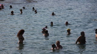 Κορωνοϊός - Δημόπουλος: Θάλασσες και πισίνες είναι ασφαλείς