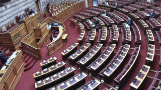 Βουλή: Ενημέρωση Δερμιτζάκη για την πορεία του κορωνοϊου και τις έρευνες για εμβόλιο