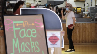 Κορωνοϊός – ΗΠΑ: Μικρή μείωση στους θανάτους ενώ ο Τραμπ απορρίπτει πιθανότητα νέου lockdown