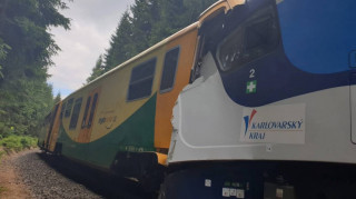 Σύγκρουση τρένων Τσεχία: Νεκροί και δεκάδες τραυματίες