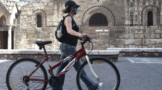 Κορωνοϊός: Οι εστίες υπερμετάδοσης του ιού στο «μικροσκόπιο»  