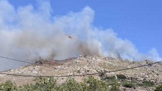 Χανιά: Ανεξέλεγκτη μαίνεται η φωτιά - Πληροφορίες ότι κάηκαν σπίτια 