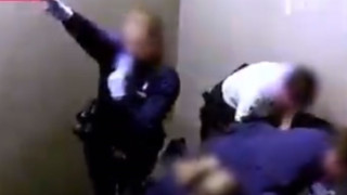 Σάλος στο Βέλγιο: Αστυνομικοί χτυπούν επιβάτη και χαιρετούν ναζιστικά σε αεροδρόμιο (vid)