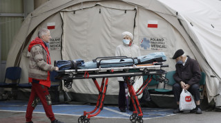 Κορωνοϊός - Πολωνία: Εκτιμά ότι θα χορηγεί 3,4 εκατ. δόσεις του εμβολίου σε μηνιαία βάση