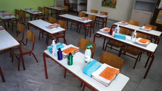 Κορωνοϊός: «Κληρώνει» τη Δευτέρα για το άνοιγμα των σχολείων – Οι επιφυλάξεις των ειδικών