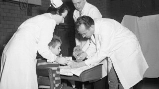 Χρονιά λύτρωσης το 2021: Τα εμβόλια για μια ακόμη φορά στην υπηρεσία της ανθρωπότητας