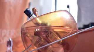 Παρατείνεται η καταβολή του ειδικού φόρου κατανάλωσης, ΦΠΑ και λοιπών επιβαρύνσεων για τα αλκοολούχα