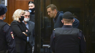 Αντιμέτωπος με τη ρωσική δικαιοσύνη ο Ναβάλνι - Εκατοντάδες συλλήψεις έξω από το δικαστήριο