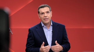 Τσίπρας κατά Μητσοτάκη για την πατέντα των εμβολίων