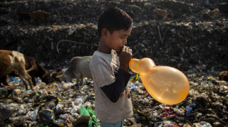 Μια ημέρα στη ζωή του Ιμραντούλ Αλί - Τα παιδιά των σκουπιδιών στην Ινδία