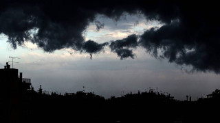 Χαλάει ο καιρός: Πού αναμένονται βροχές και καταιγίδες τη Δευτέρα