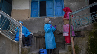 Κορωνοϊός - Ινδία: Πάνω από 900 νεκροί - Ξεπέρασαν τις 40.000 τα κρούσματα