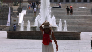 Καιρός: Παραμένουν οι υψηλές θερμοκρασίες - Πού θα βρέξει